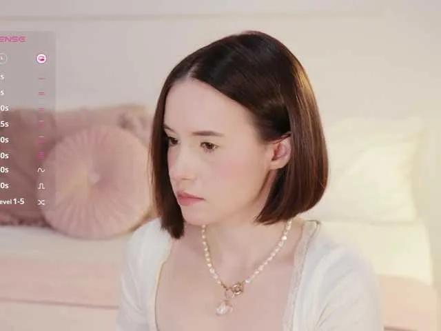 Freechat -FemaleEssence- on BongaCams