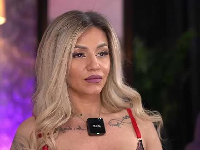 Offline AlmaVelia on BongaCams