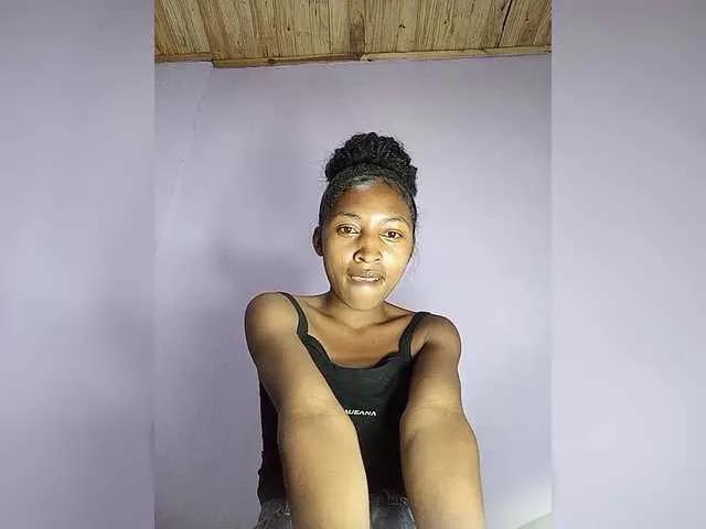 Offline Annais19 on BongaCams