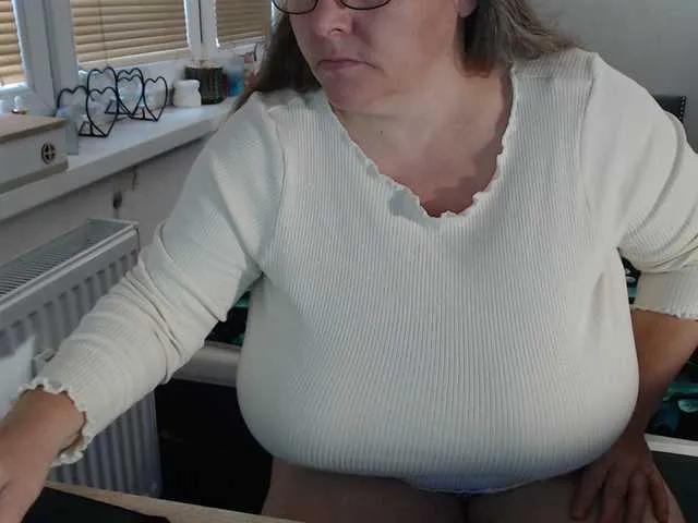 Offline Bessy123 on BongaCams