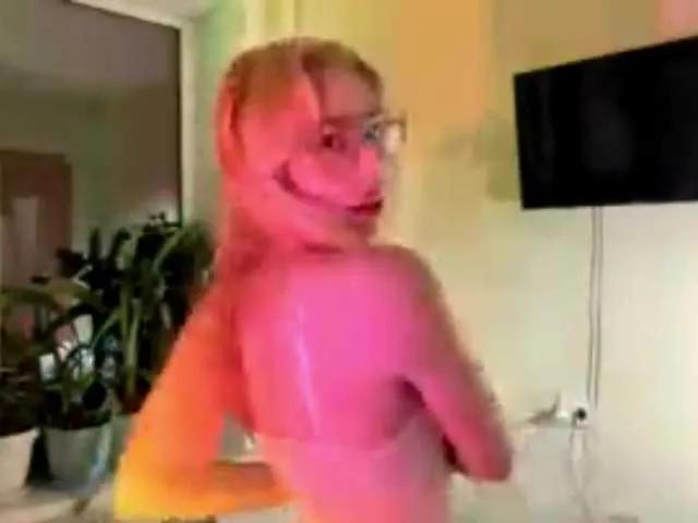 Offline CarenPoellnitz on BongaCams