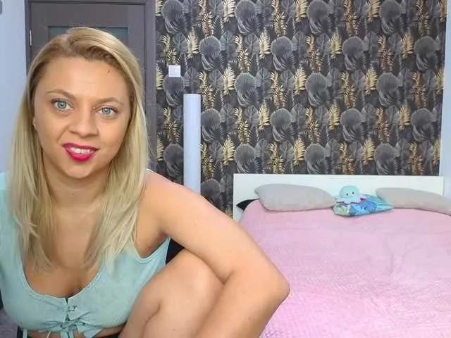 Offline CarlaStaceeFun on BongaCams