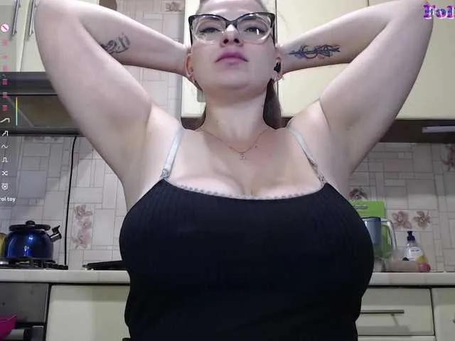 Offline CarolinaDiamond33 on BongaCams