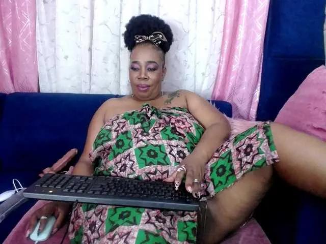 Freechat crystalbee on BongaCams