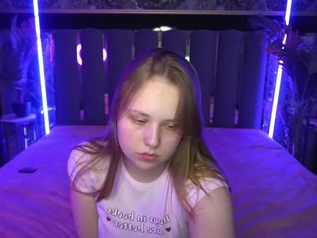 Offline CrystallPaws on BongaCams