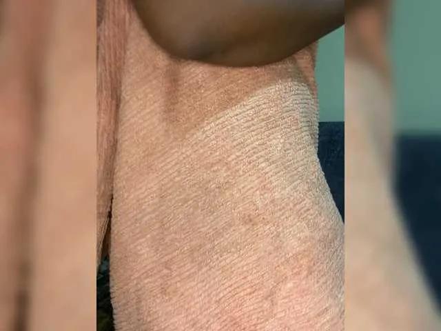 Offline Curvy-maxy9 on BongaCams