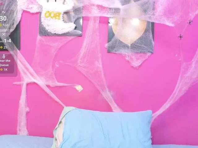 Offline cutepetitee on BongaCams