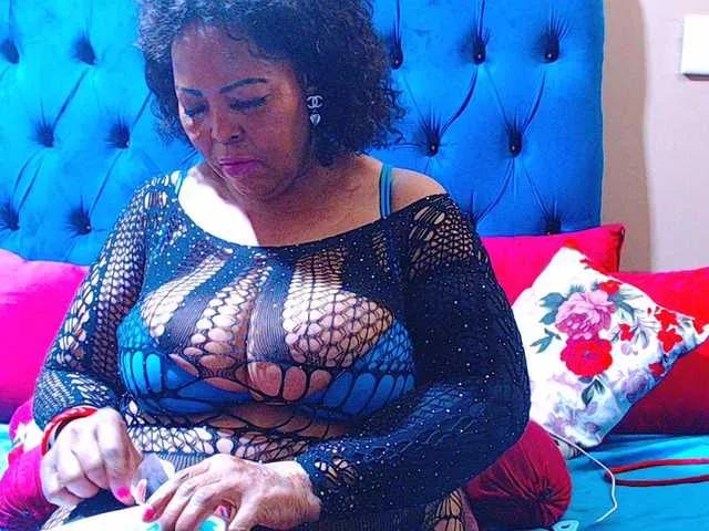 Freechat Ebonycandy10 on BongaCams