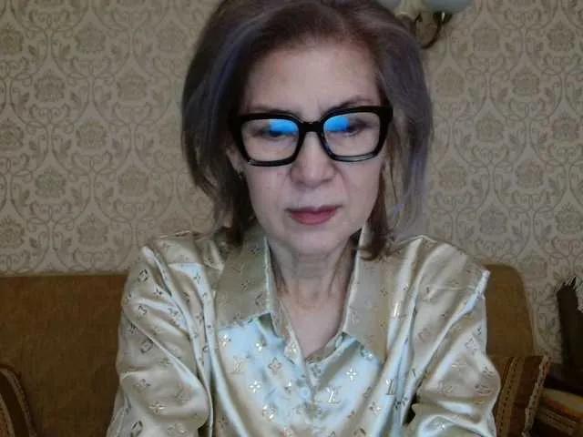 Offline Elegant00Lady on BongaCams