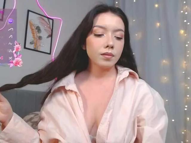 Offline ElliLin on BongaCams