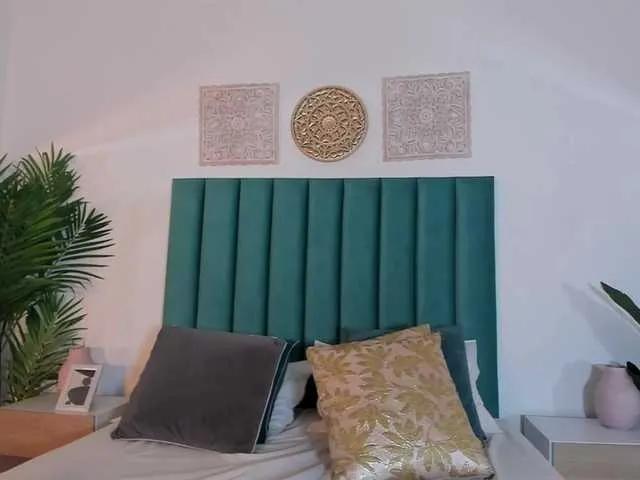 EmaaTaylor — I love when a men help me and make me feel all my body hot, im a good girl in the sex but i love when my juice have off and can i help a good men whit all he milk and put all in my pretty face 