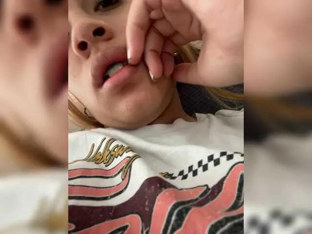 Offline Evellyyn on BongaCams