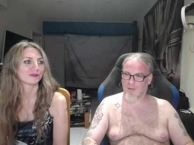 Offline GiselleandJay on BongaCams