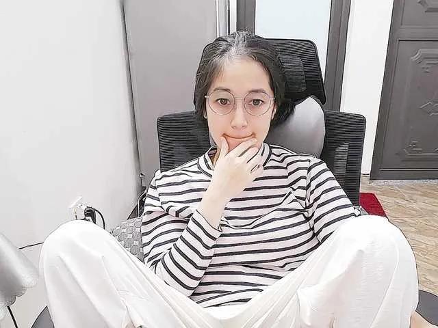 Offline Hana099 on BongaCams