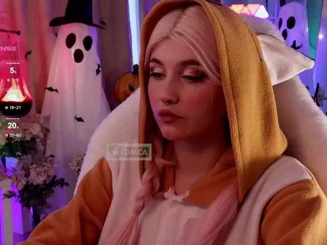 Offline HoneyCherry on BongaCams