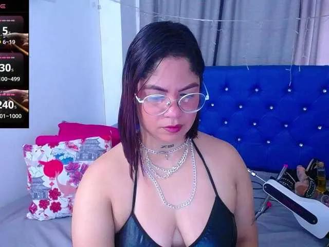 Offline horny-cougar on BongaCams