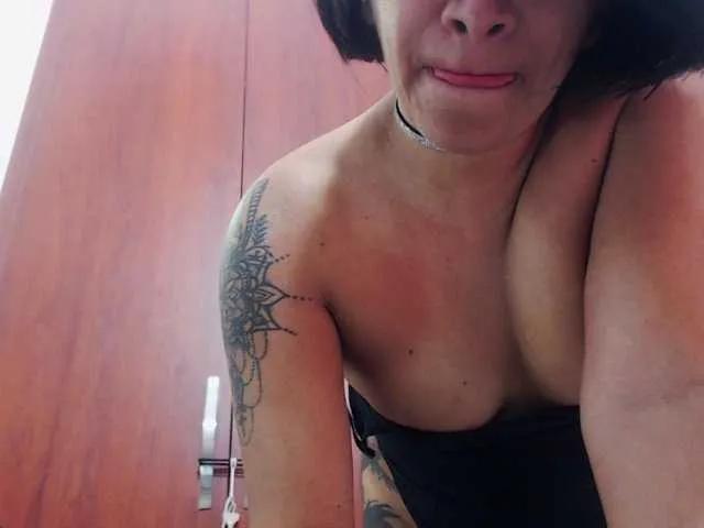 Freechat Horny-wife on BongaCams