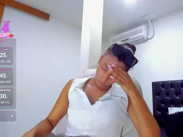 Offline ivi-lopezz on BongaCams