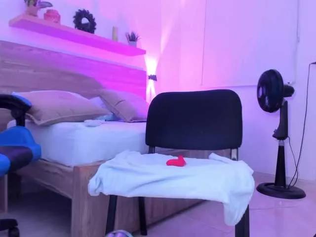 Freechat izaro22 on BongaCams