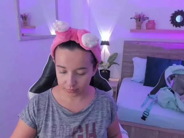 Freechat izaro22 on BongaCams