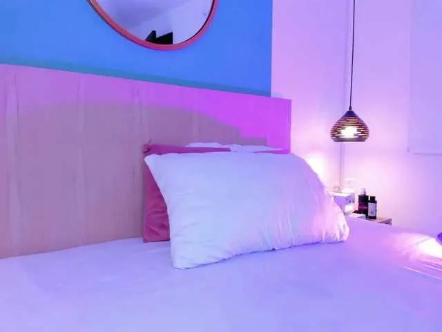 Freechat izaro22 on BongaCams