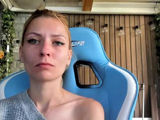 Offline karo131324 on BongaCams