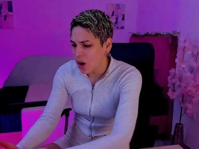 Offline LauraR on BongaCams