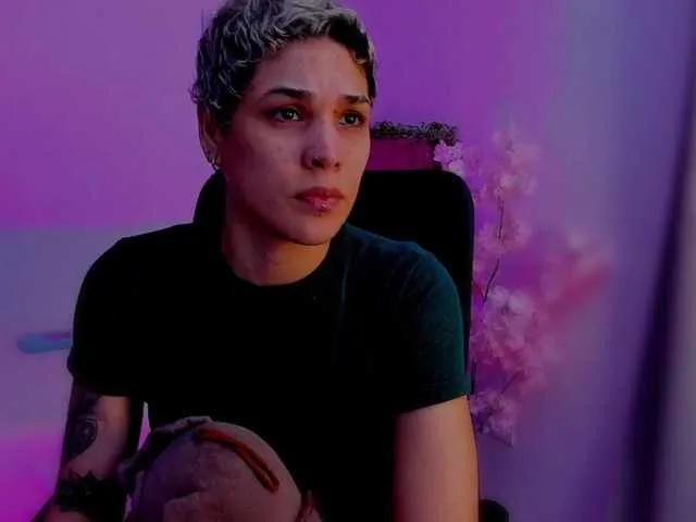 LauraR — I'm turned on by intense glances and good conversations that slowly raise the temperature.