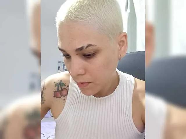 Offline LauraR on BongaCams