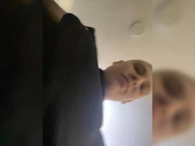 Offline LauraR on BongaCams