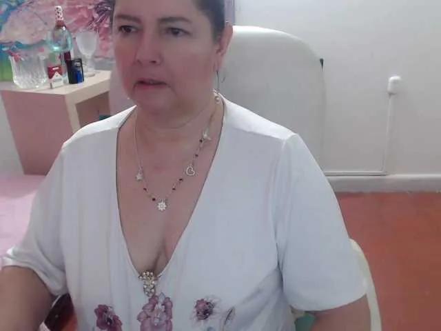 Offline leonela on BongaCams