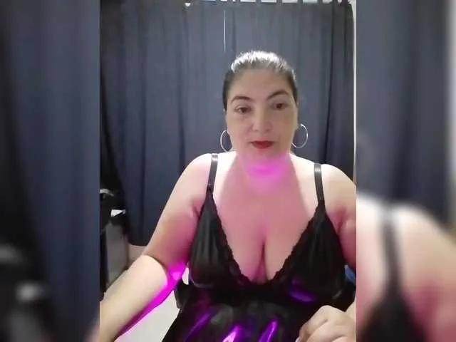 Offline linamaria98 on BongaCams