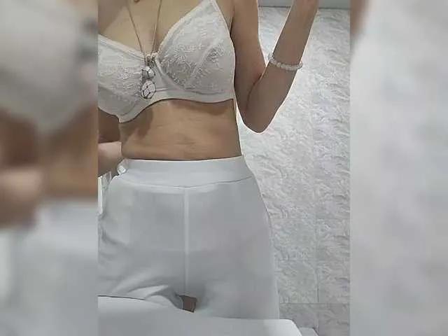 Offline Lola3000 on BongaCams