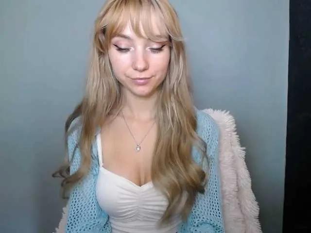 Offline LuciaLovely on BongaCams