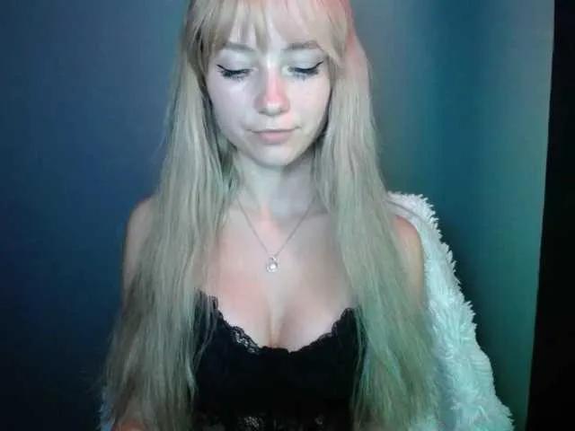 Offline LuciaLovely on BongaCams