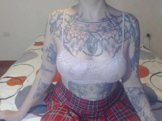 Freechat lucy-dreams69 on BongaCams