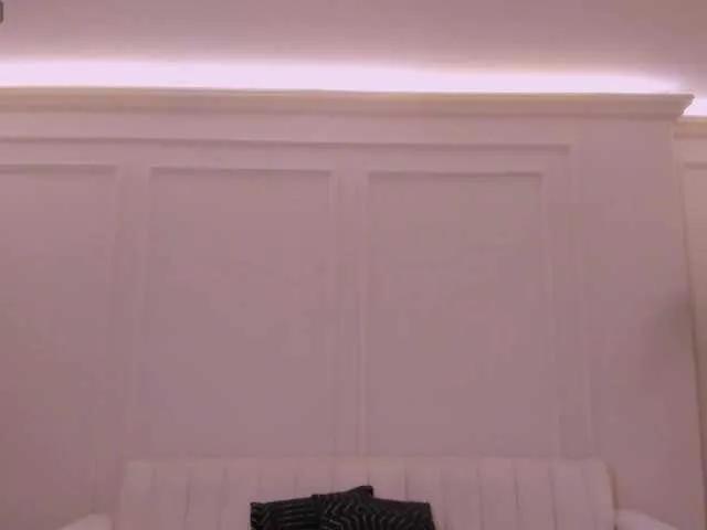 Freechat MaiaCollins1 on BongaCams