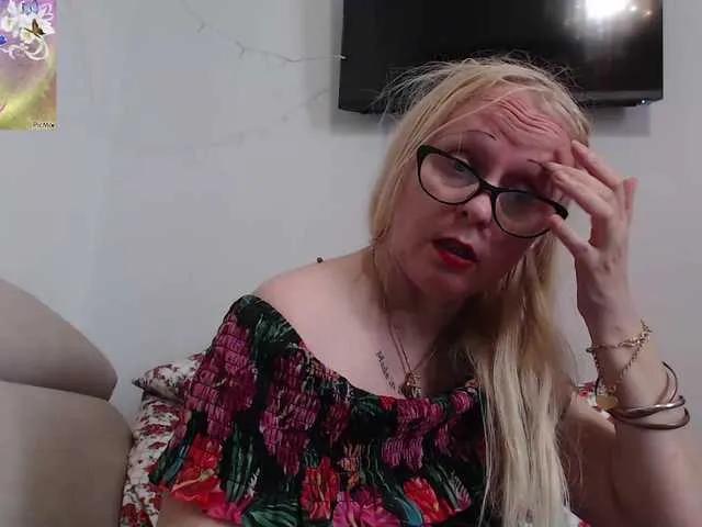 Offline martachatte19 on BongaCams