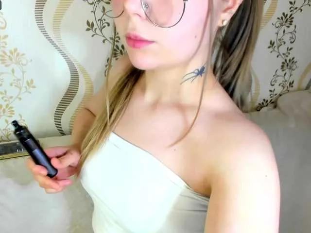 Offline MelMooon on BongaCams