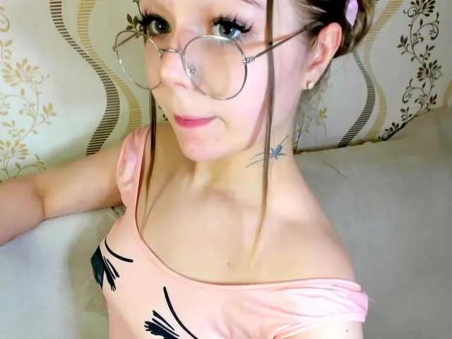 Offline MelMooon on BongaCams