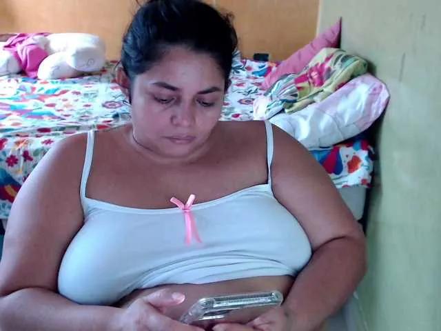 mia-naughty — I am excited by users who have a good vibe, who support my effort and time in front of the camera.