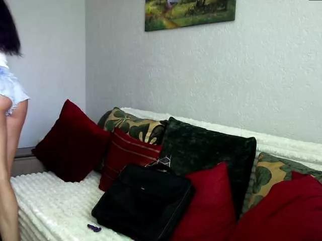 Offline MilfLunna on BongaCams