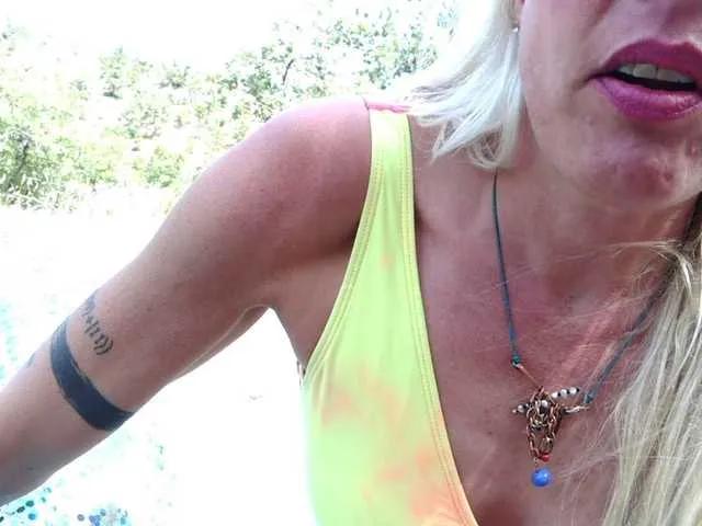 Offline mylfGlama on BongaCams