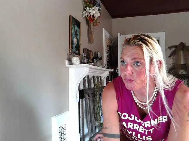 Offline mylfGlama on BongaCams