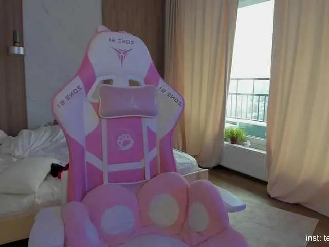 Offline Naomimif on BongaCams