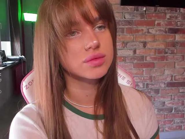 Offline Naomimif on BongaCams