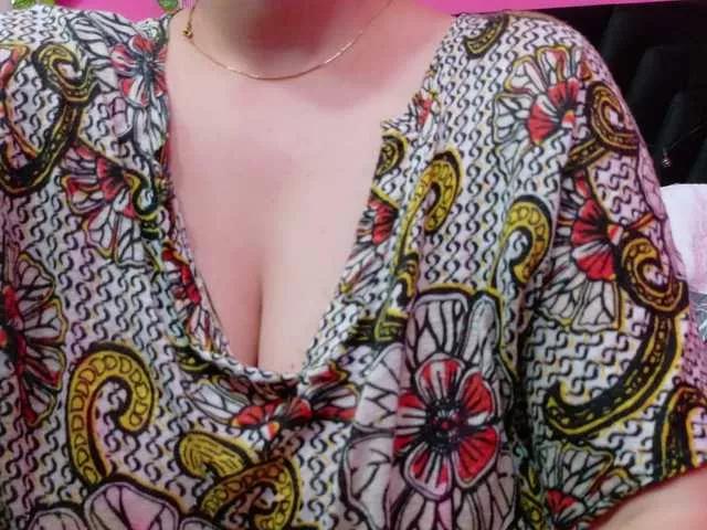 Offline naturalmoommy on BongaCams