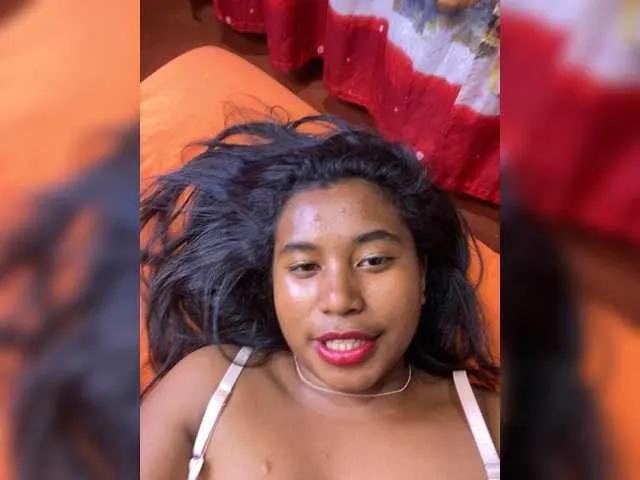 Offline Pauliemarie on BongaCams