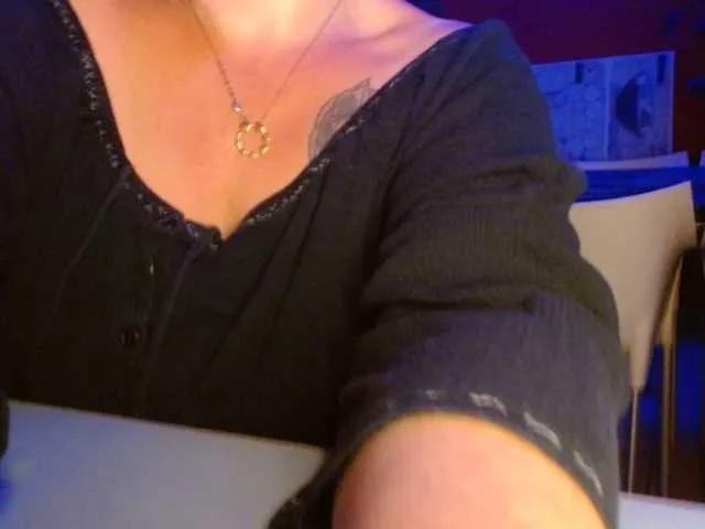 Offline Petitoiseaucoquine on BongaCams