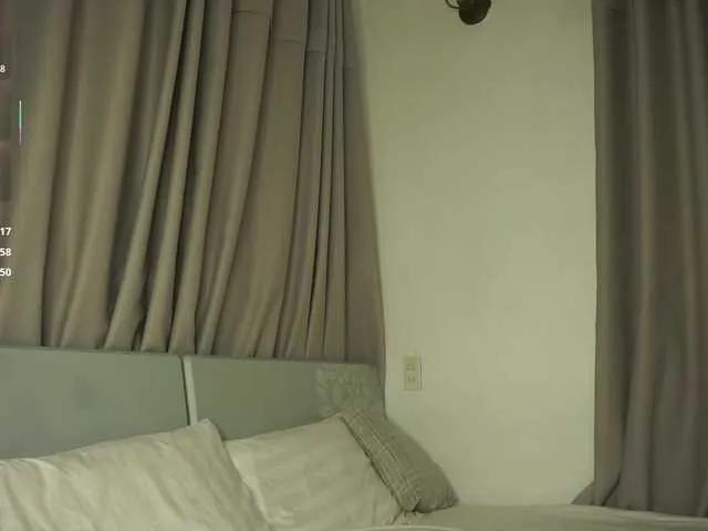 Freechat PLUXURY- on BongaCams